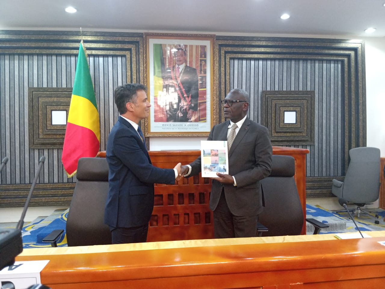 Brazzaville : l’Afd remet au Conseil départemental et municipal le Plan d’action climat territorial
