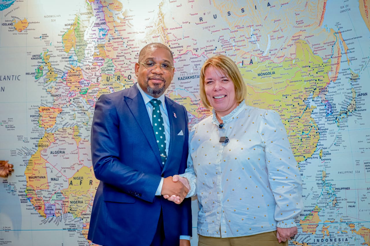 Assainissement et coopération : Juste Désiré Mondelé et l'ambassadrice de France Claire Bodonyi esquissent cinq ans de projets communs