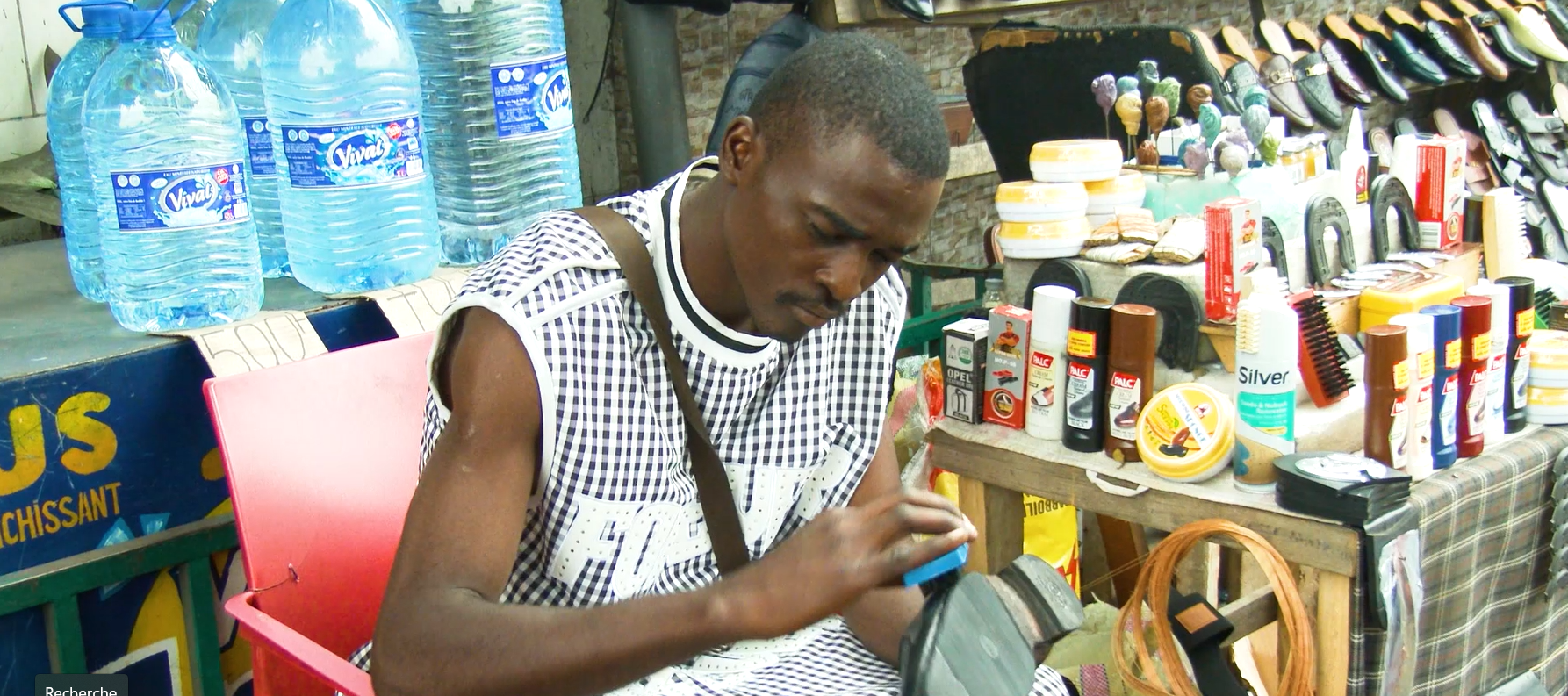 Cordonnerie : à Brazzaville, ces jeunes qui refusent l'oisiveté