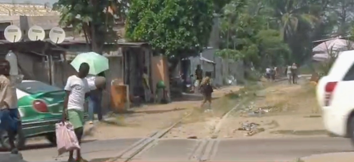 PASSAGES À NIVEAU À BRAZZAVILLE : ENTRE DANGER QUOTIDIEN ET PROMESSES DE MODERNISATION