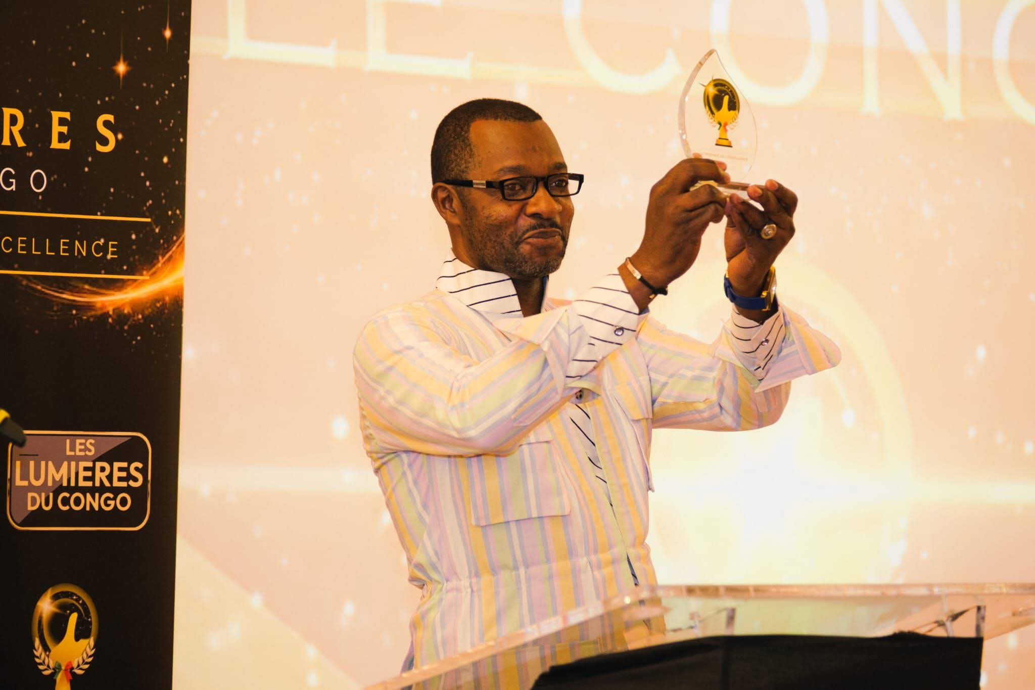 Hugues Vogel Goma-Tsonda : Couronné Meilleur Chroniqueur Musical aux « Lumières du Congo » à Paris