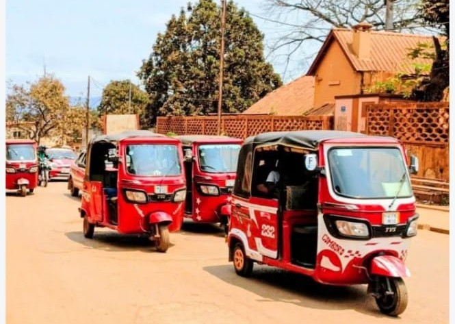Dolisie : les tricycles « Wewa » volent la vedette aux taxis